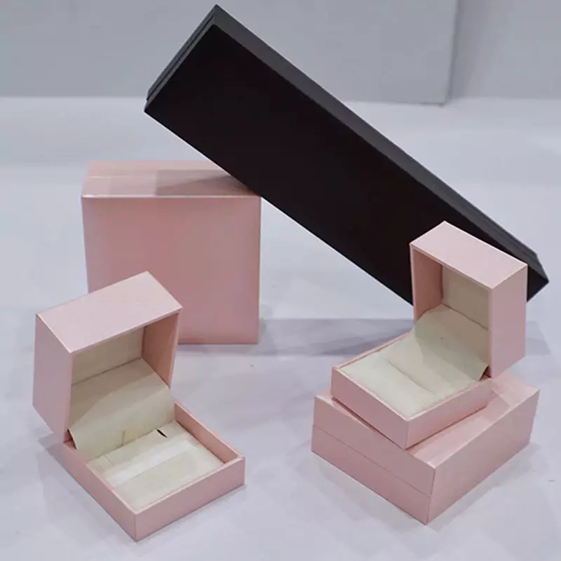 Right-angled straight-edge box white powder