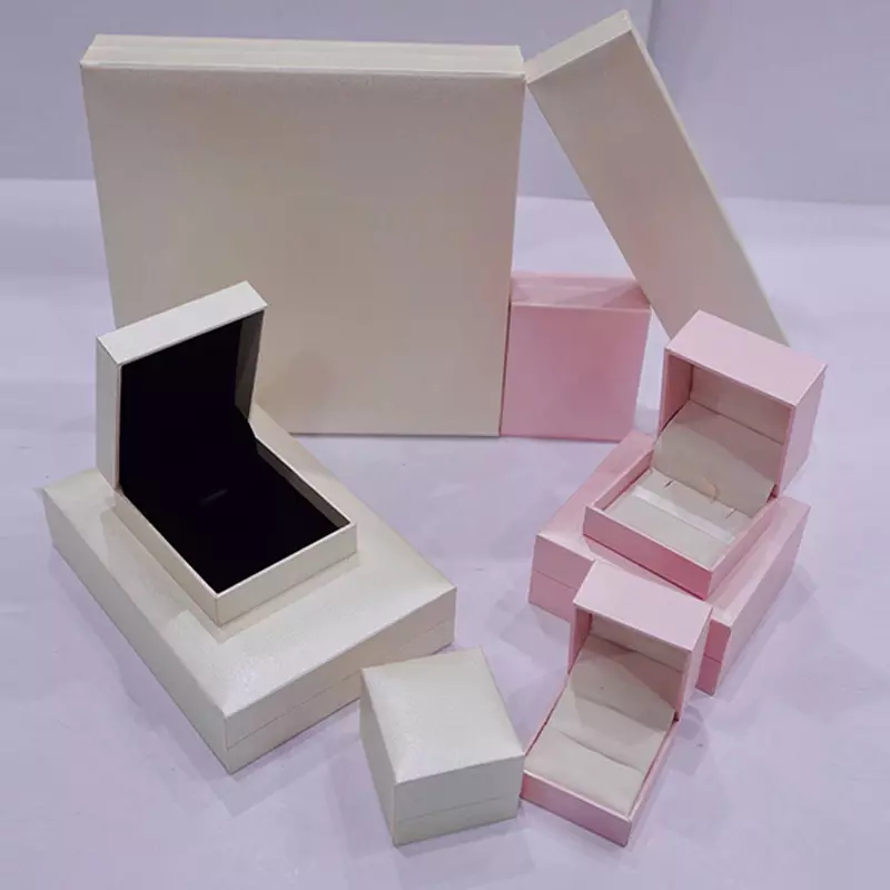 Right-angled straight-edge box white powder